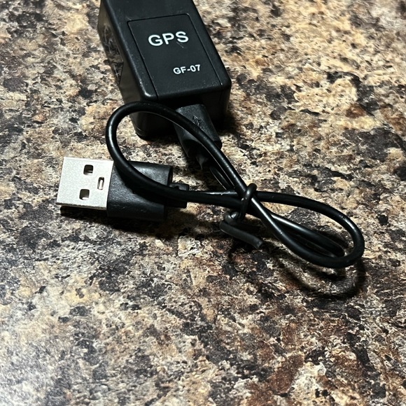 Magnetic GPS mobile tracking device. - Picture 2 of 3